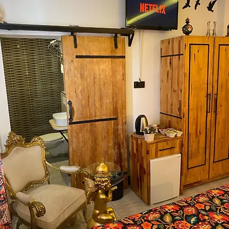 מלון White Country Boutique 3*